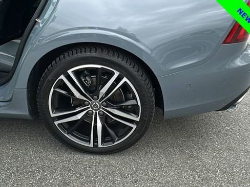 Used 2022 Volvo S60 B5 R-Design image 19