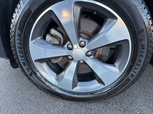 Used 2019 Jeep Cherokee Limited image 9