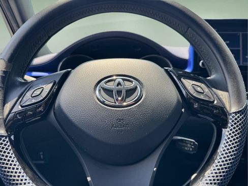 Used 2021 Toyota C-HR XLE FWD image 19