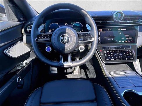 Used 2025 Maserati Grecale Modena image 7