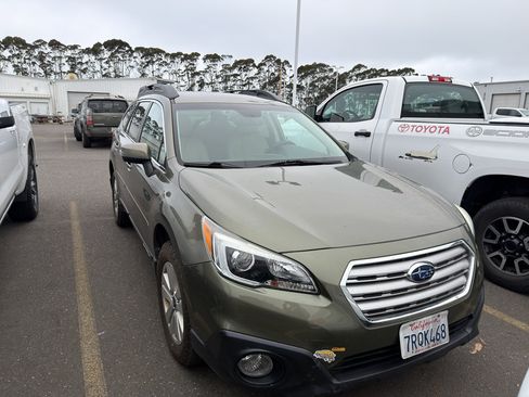 Used 2016 Subaru Outback 2.5i Premium AWD/4WD image 2