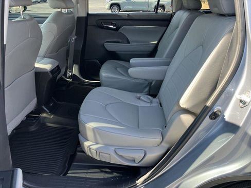 Certified 2023 Toyota Highlander XLE image 23