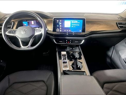 Used 2025 Volkswagen Atlas SE FWD image 11