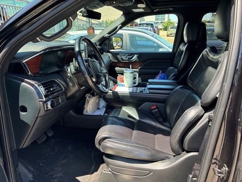 Used 2021 Lincoln Navigator Reserve AWD/4WD image 5