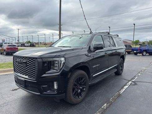 Used 2022 GMC Yukon XL Denali image 4