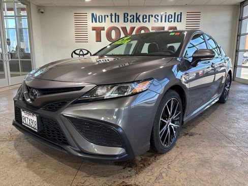 Used 2024 Toyota Camry SE w/ Convenience Package image 6