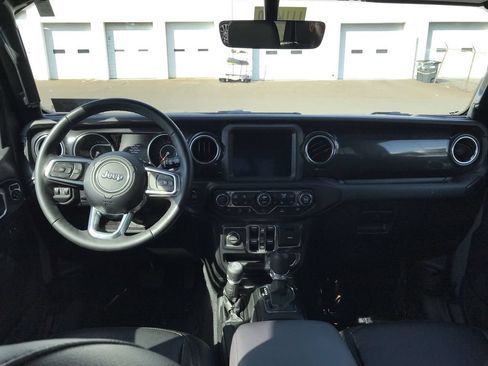 Used 2022 Jeep Wrangler Unlimited Sahara AWD/4WD image 19