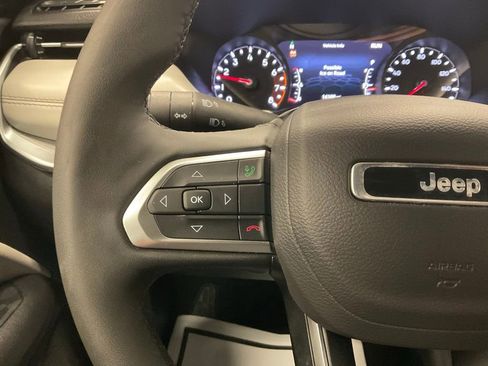 Used 2025 Jeep Compass Limited image 22