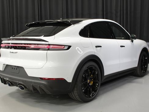 New 2025 Porsche Cayenne Turbo GT image 7