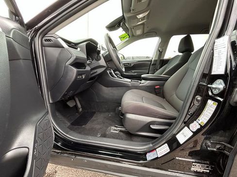 Used 2024 Toyota RAV4 LE image 10