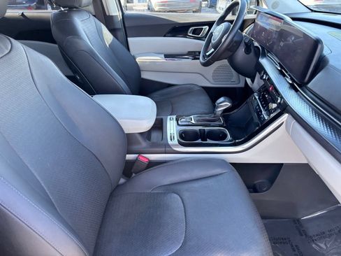 Used 2023 Kia Carnival SX Prestige FWD image 14