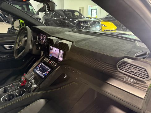 Used 2024 Lamborghini Urus Performante AWD/4WD image 60