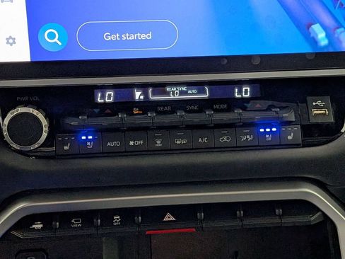 Used 2025 Toyota Sequoia Platinum AWD/4WD image 21