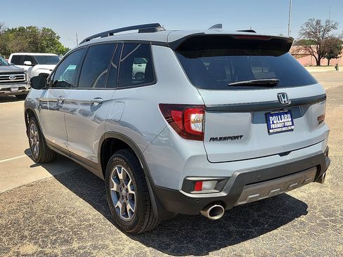 Used 2023 Honda Passport TrailSport image 2