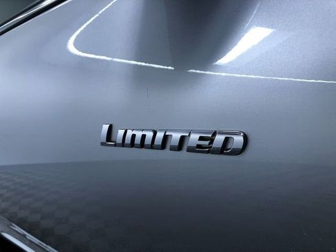 Used 2013 Toyota Highlander Limited AWD/4WD image 16