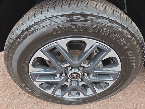 Used 2024 Toyota Tundra Limited image 12