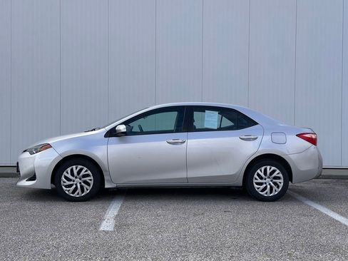 Used 2019 Toyota Corolla LE image 2