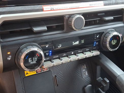 Used 2025 Toyota Tacoma Limited AWD/4WD image 17