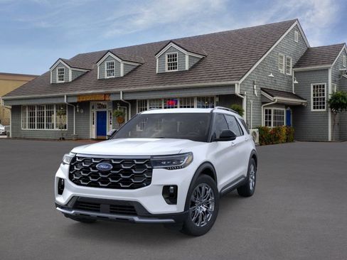 Used 2025 Ford Explorer Platinum RWD image 2