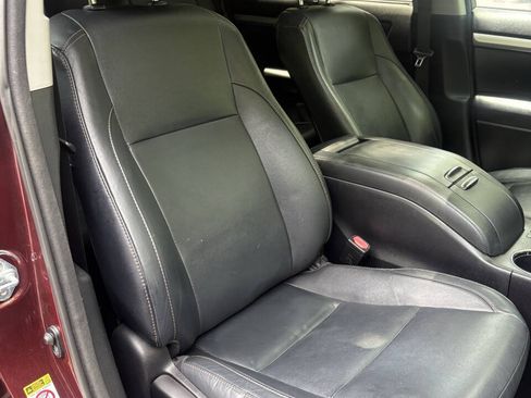 Used 2016 Toyota Highlander XLE FWD image 46