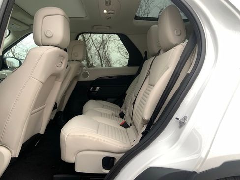 New 2025 Land Rover Discovery S image 13