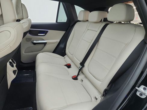 Used 2024 Mercedes-Benz GLC 300 4MATIC image 16