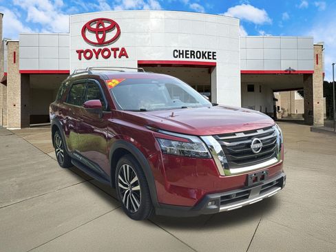 Used 2023 Nissan Pathfinder Platinum w/ Lighting Package (N93) AWD/4WD image 3