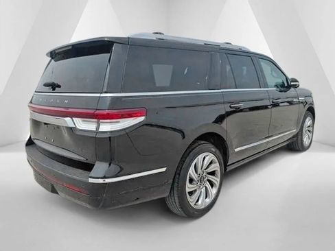 Used 2023 Lincoln Navigator L Reserve AWD/4WD image 7