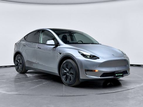 Used 2025 Tesla Model Y Long Range image 4