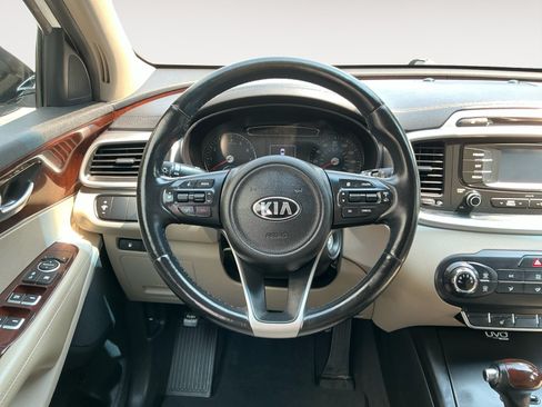 Used 2016 Kia Sorento AWD w/ LX Convenience Package image 12