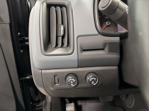 Used 2022 Chevrolet Colorado Z71 AWD/4WD image 10