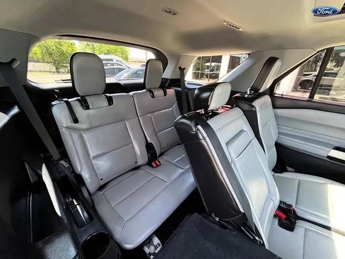 Used 2021 Ford Explorer XLT w/ Equipment Group 202A RWD image 18