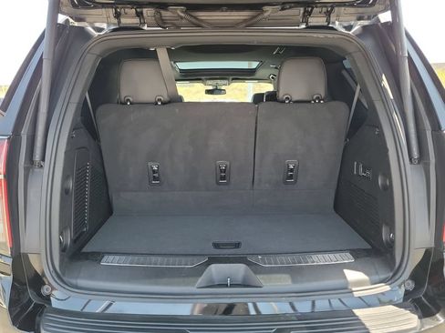 Used 2022 Chevrolet Tahoe Z71 w/ Z71 Off-Road Package AWD/4WD image 22