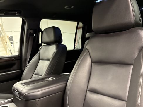 Used 2023 Chevrolet Suburban LT image 6