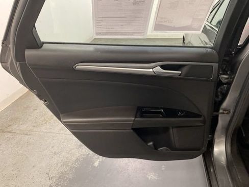 Used 2013 Ford Fusion SE FWD image 18