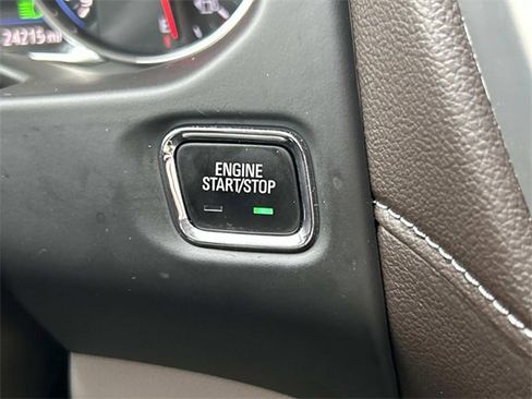 Used 2022 GMC Acadia SLT w/ Technology Package image 38