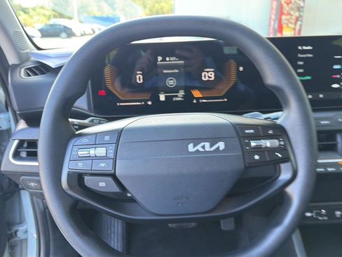 Used 2025 Kia K4 FWD image 19