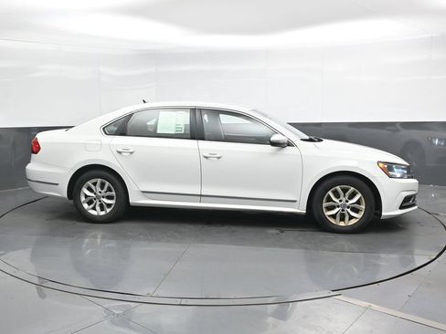 Used 2016 Volkswagen Passat 1.8T S FWD image 3