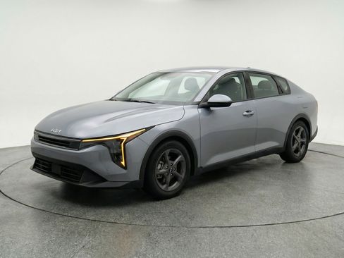 Used 2025 Kia K4 FWD image 3