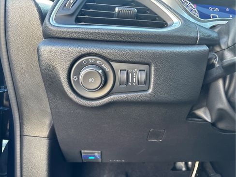 Used 2025 Chrysler Pacifica Limited FWD image 17