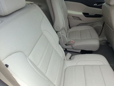 Used 2023 GMC Acadia Denali image 13