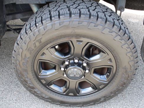 Used 2018 RAM 2500 Laramie w/ Sport Appearance Group AWD/4WD image 10