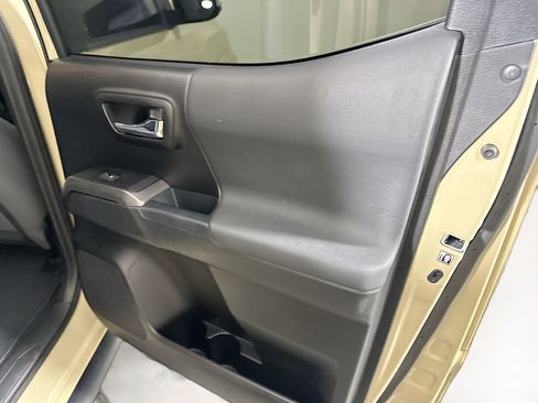 Used 2018 Toyota Tacoma TRD Sport w/ Technology Package image 27