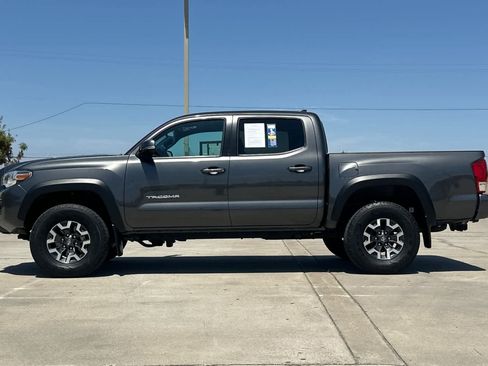 Used 2019 Toyota Tacoma TRD Off-Road AWD/4WD image 6