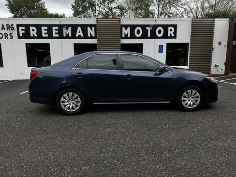 Used 2014 Toyota Camry LE image 6