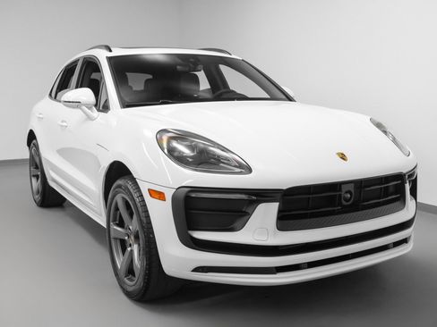 Used 2025 Porsche Macan image 10