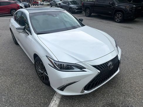 Used 2024 Lexus ES 350 w/ Technology Package FWD image 2