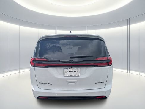 New 2026 Chrysler Pacifica Limited w/ S Appearance Package image 5