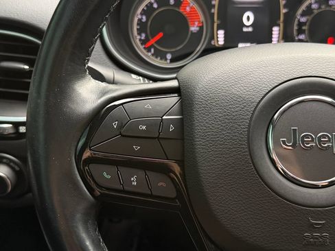 Used 2020 Jeep Cherokee Latitude Plus AWD/4WD image 28