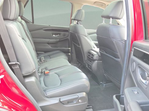 Used 2025 Honda Pilot Touring image 23